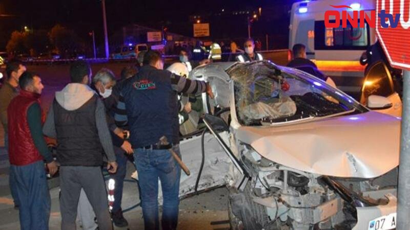 Avtomobil iki yerə bölündü, 3 nəfər öldü - QORXUNC QƏZA